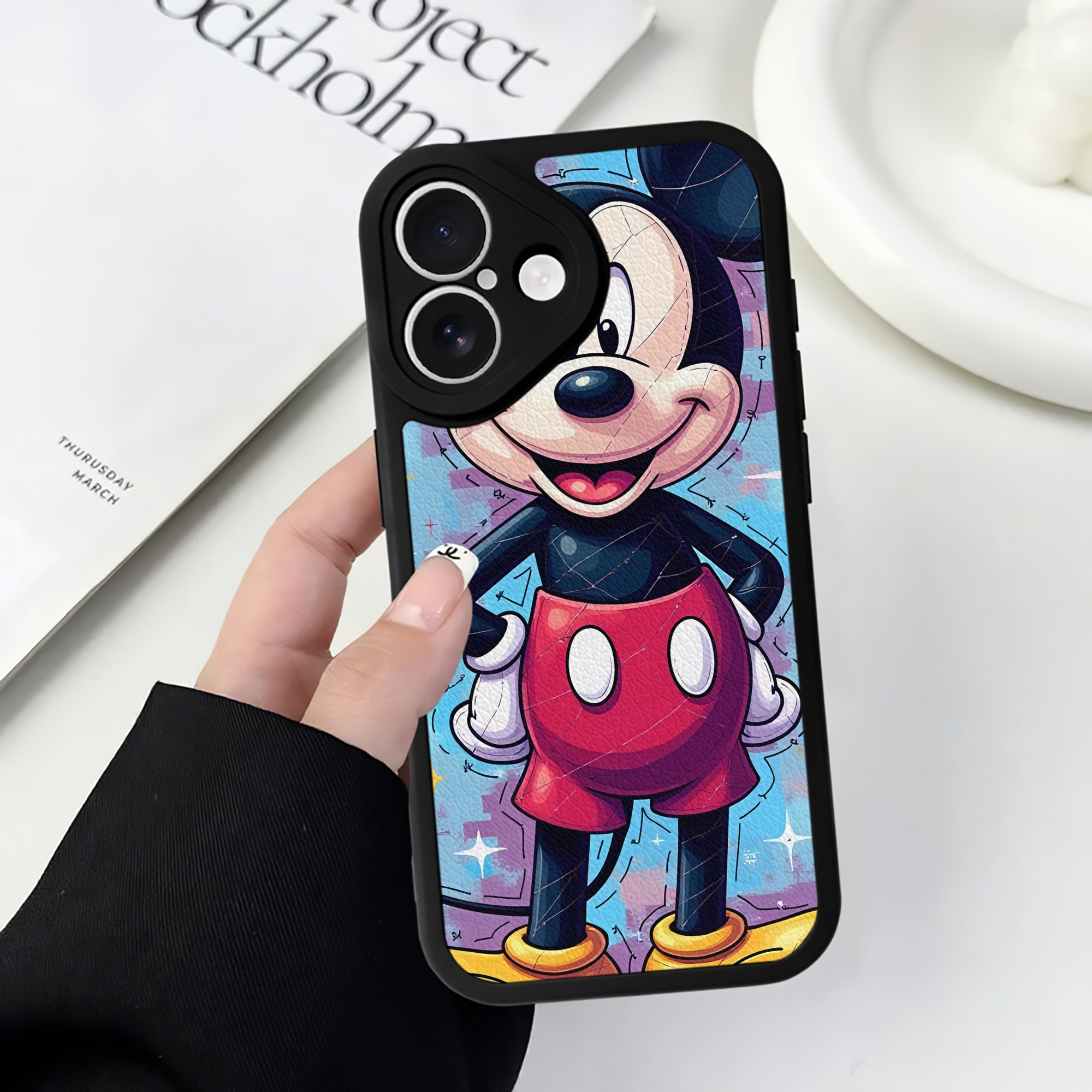 （画像用） ミッキーマウス Mickey Mouse 【iPhone 16シリーズ対応】シリコンスマホケース（レザー調） 材質：シリコン